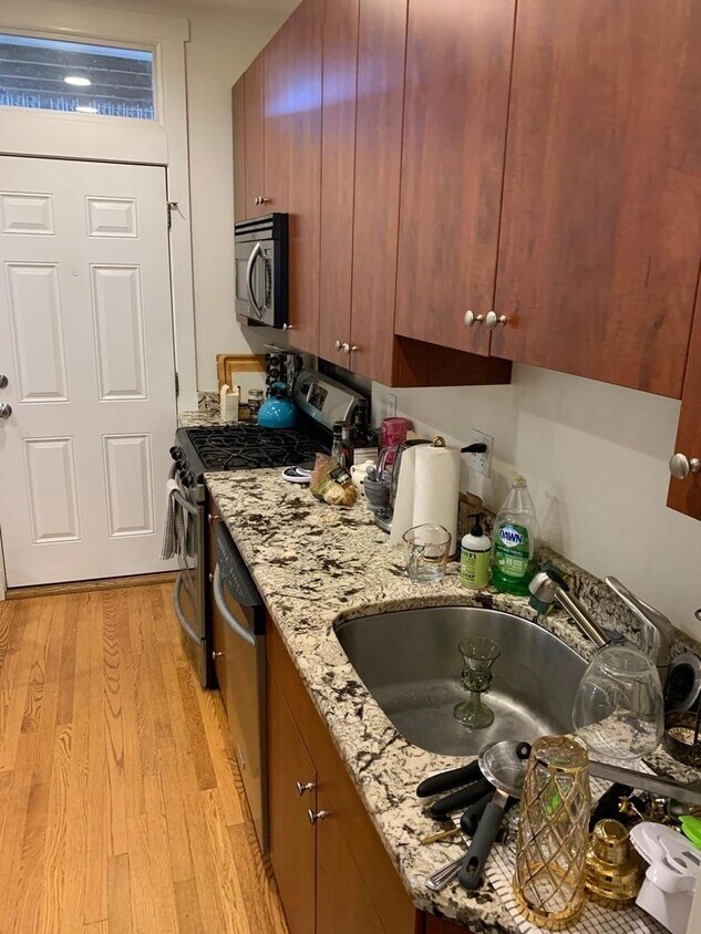 Foto principal - 1657 W Foster Ave