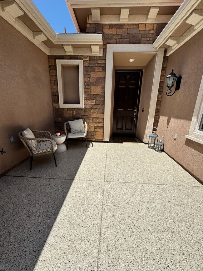 Foto del edificio - Gorgeous 3 bd. & 3 bath Home with a pool i...