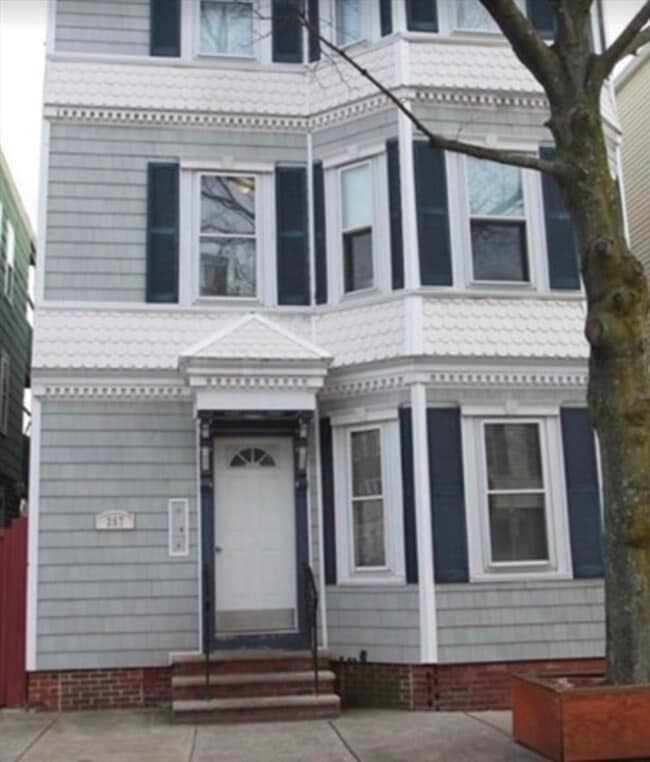 Building Photo - 257 E St