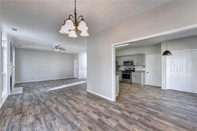 Foto del edificio - 3290 Serenade Ct