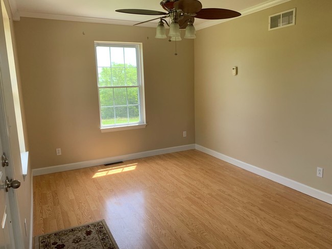 Building Photo - 2 br, 1 bath House - 3269 St.mary Loop
