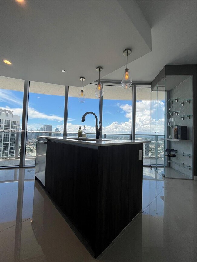 Foto del edificio - 488 NE 18th St