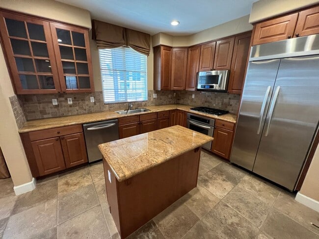 Building Photo - Meticulously Maintained 3 Bed 2.5 Bath Townhouse in Sunnyvale. Must see!
