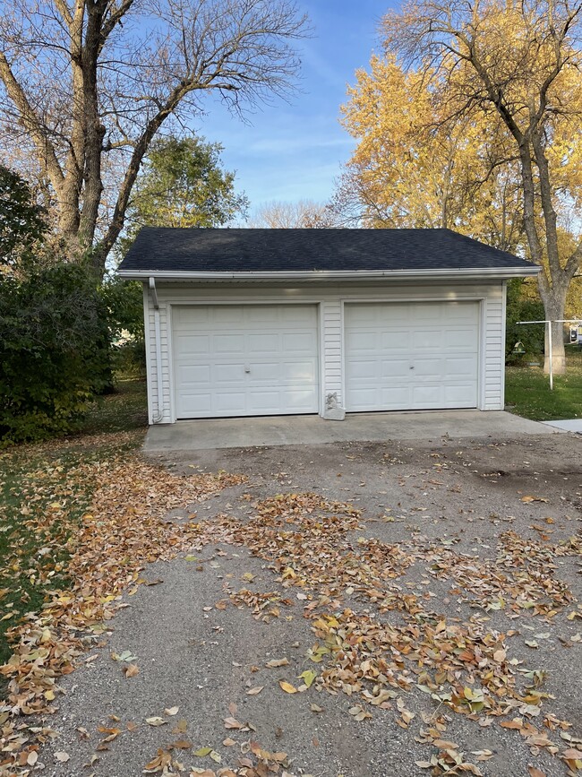 Garage to right for upper level - 410 S 1st St