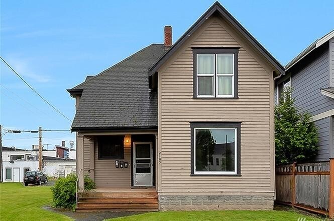 Foto principal - 2105 Broadway St