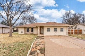 Building Photo - 707 Central Dr