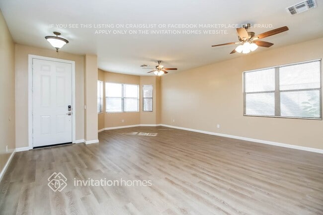 Building Photo - 11458 E Ramblewood Ave