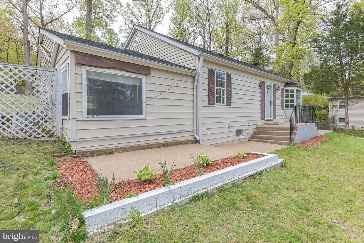 18407 Woodland Dr, Triangle, VA 22172 House Rental in Triangle, VA