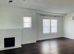 Building Photo - 407 Sidney St