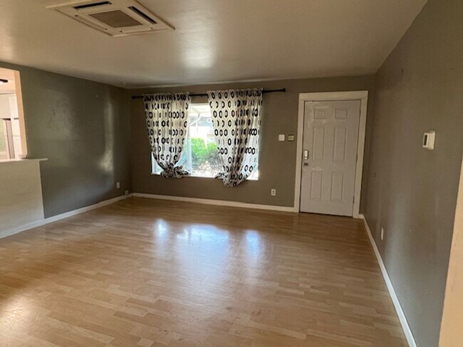 Photo - Charming 2 Bed 1 Bath Duplex in Downtown I... House