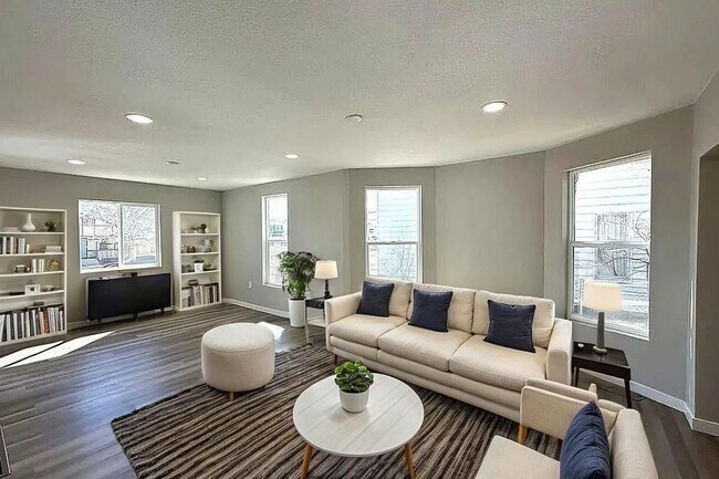 Foto del edificio - Modern Pet-Friendly Home with Fenced Yard in Central Pueblo!