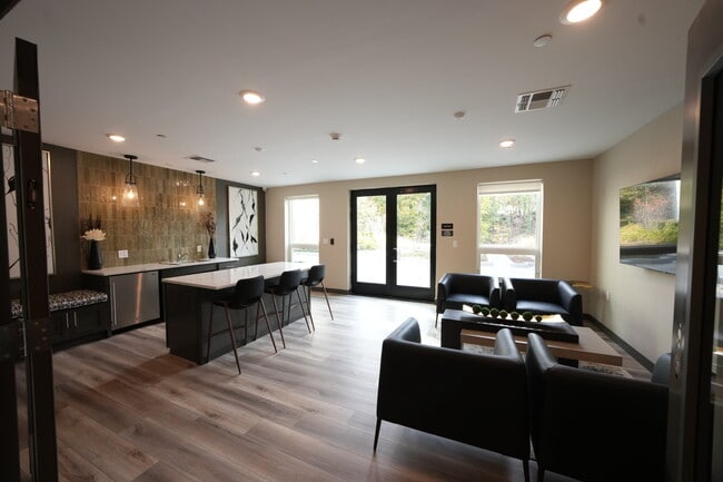 Foto del edificio - 645 Main St