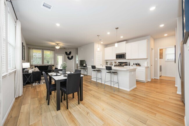 Foto del edificio - 7047 Silverleaf Oak St