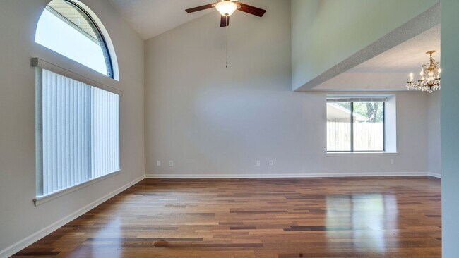 Foto del edificio - 4 BR / 2.5 BA – RARE FIND IN ROCKY BAYOU