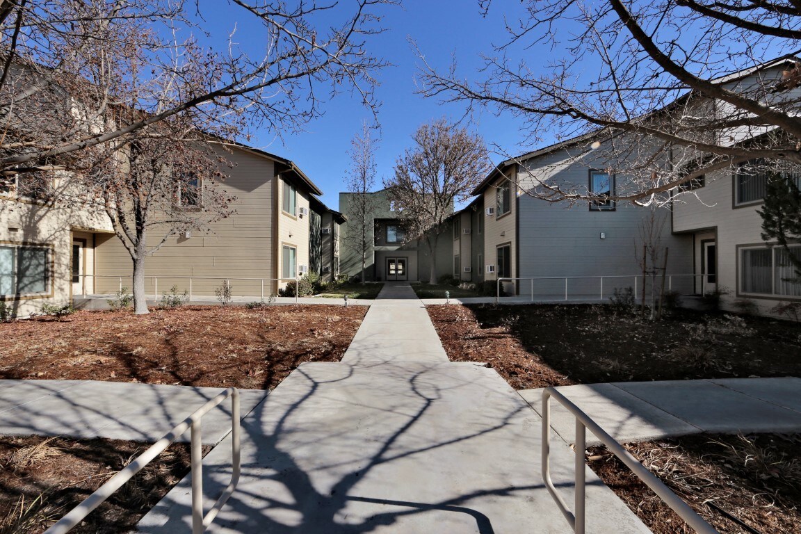California Manor Apartments in Atascadero, CA
