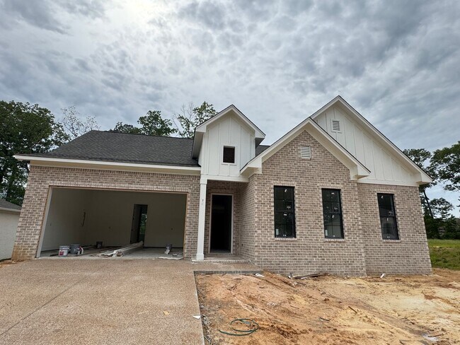 Building Photo - 4BR/3BA For Rent