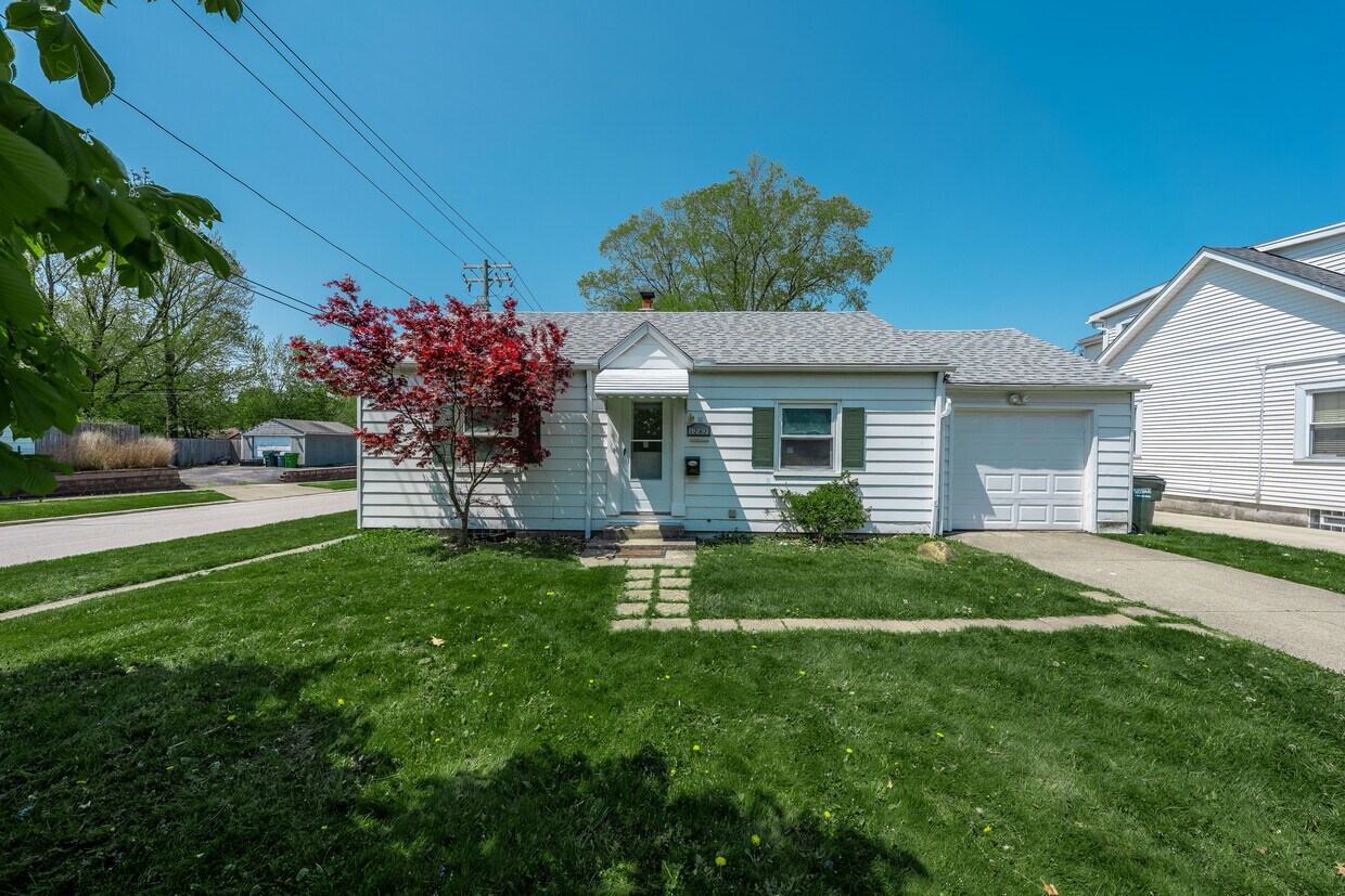 Primary Photo - 1282 Summit Dr