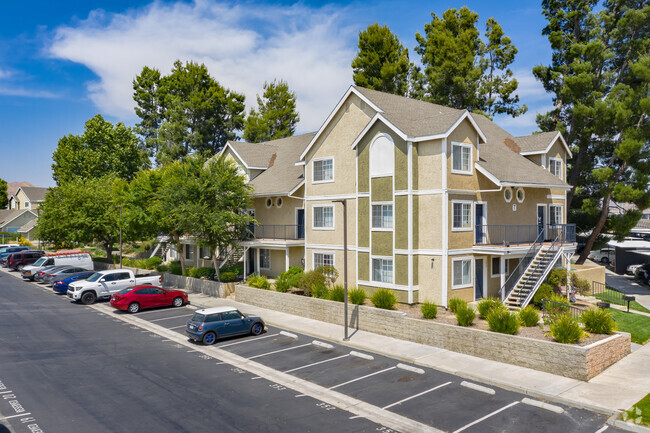 Building Photo - Sierra Canyon Apartments