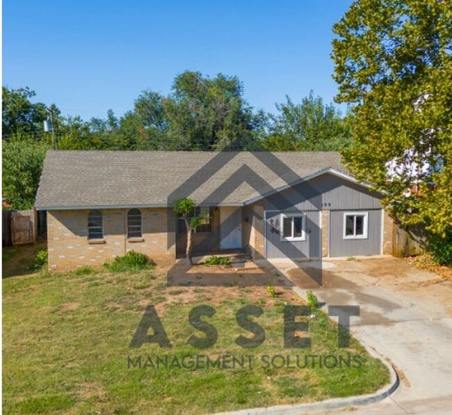 Building Photo - Spacious 5-Bedroom Home with Fresh Updates and a Beautiful Yard