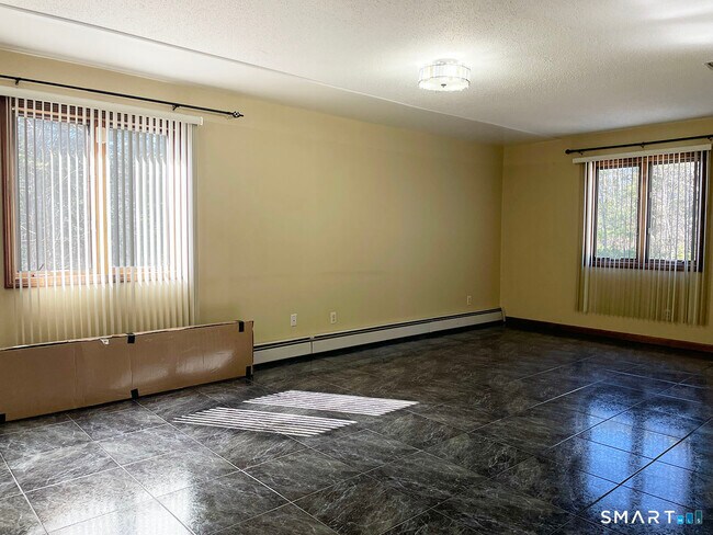 Foto del edificio - 121 S Main St