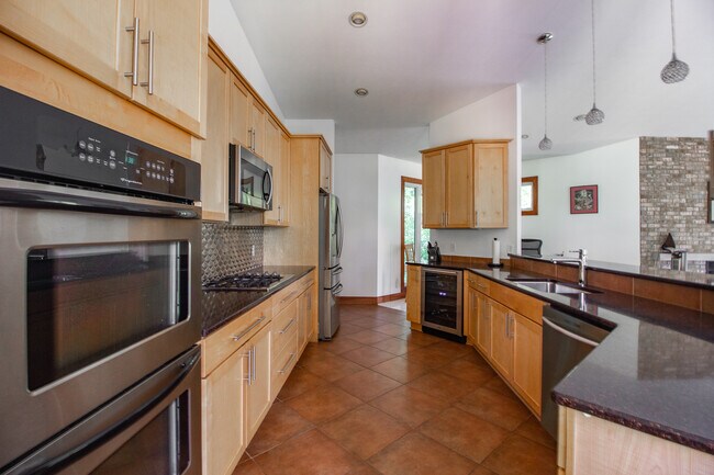 Building Photo - 305 Jodie Ct NW