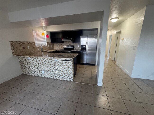 Foto del edificio - 6233 Ilanos Ln