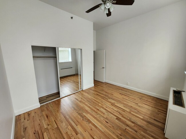 Building Photo - 3208 Villa Dr