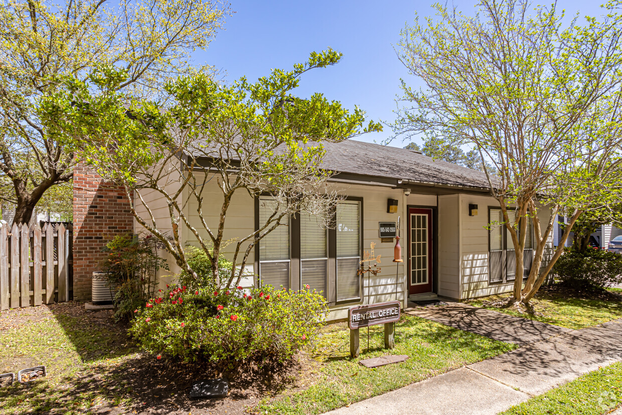 Primary Photo - Beaumonde Apartments