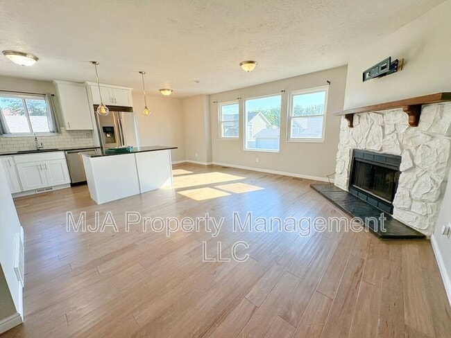 Building Photo - 5674 Magic Isle Ln