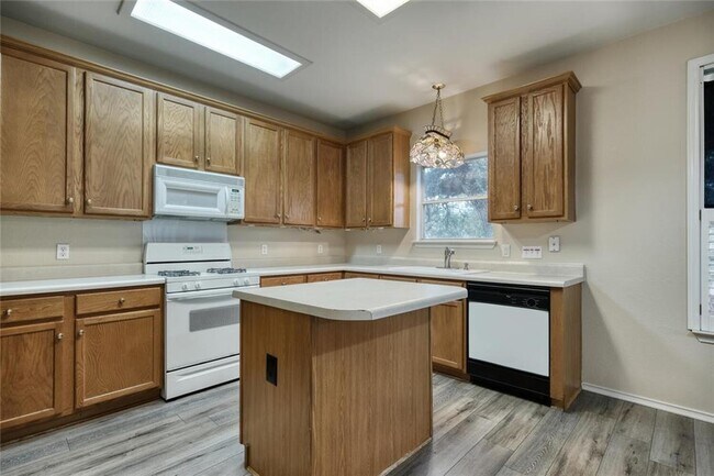 Building Photo - 600 Paso Fino Trail