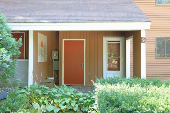 Foto del edificio - Seasonal 6 Month Lease Available! Charming 2-bedroom, 2-bathroom townhouse at Winterbrook Village