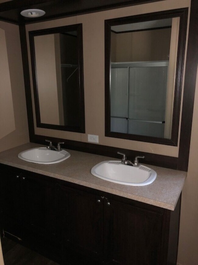 Foto del edificio - 2992 Fred George Ln