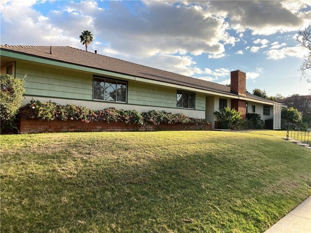 Foto del edificio - 1483 W Cypress Ave