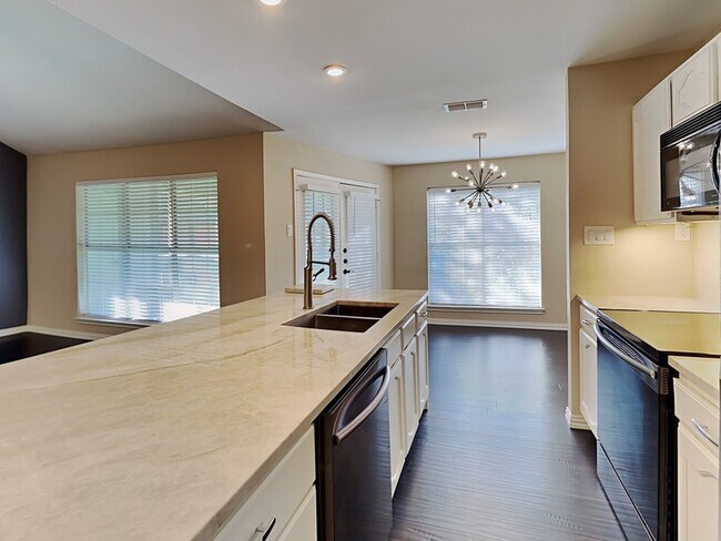 Foto del edificio - 3401 Monticello Park Pl