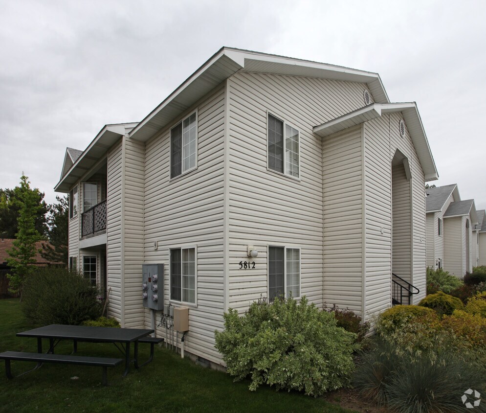 Building Photo - 5812 W Clearview Ln