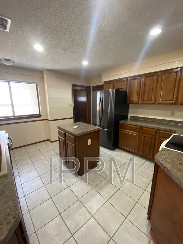 Foto del edificio - 138 Willow Cir