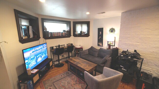 Foto del edificio - 633 W Fullerton Pkwy