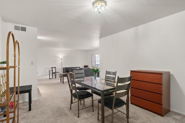 Foto del edificio - 7910 E Camelback Rd