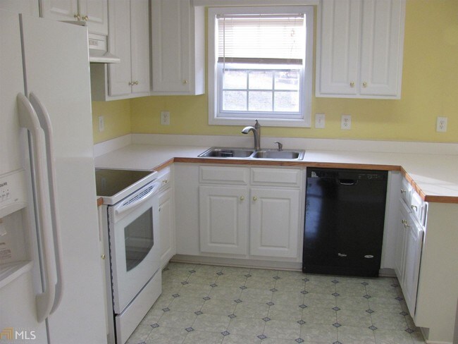 Building Photo - 1112 Ravenwood Dr