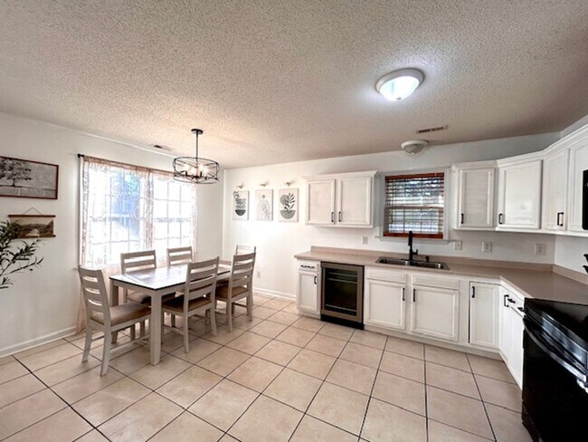 Foto del edificio - Welcome to Sabiston Height!