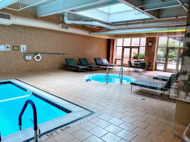 Foto del edificio - 222 N Columbus Dr