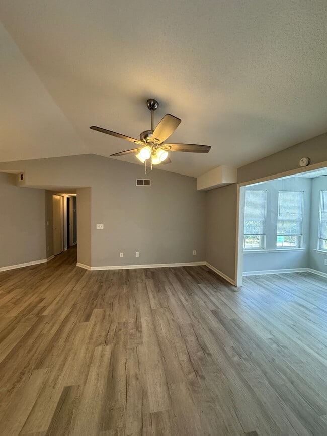 Building Photo - 8546 Hopkins Cir