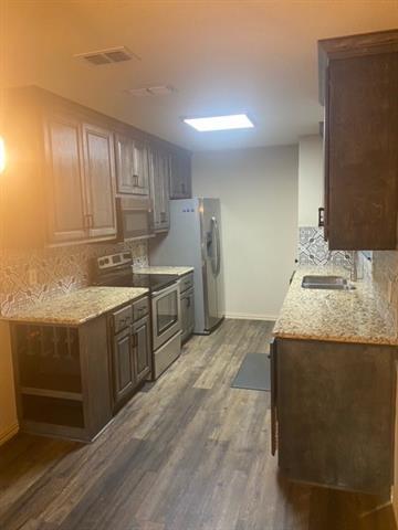 Foto del edificio - 1002 Meadowlark Ln