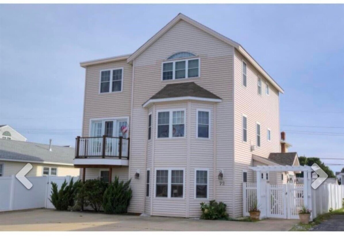 72 Plymouth St, Seabrook, NH 03874 Room for Rent in Seabrook, NH