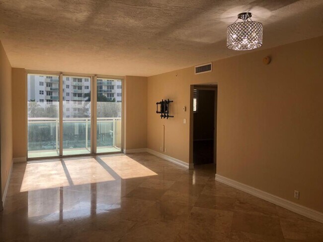 Building Photo - 3000 S Ocean Dr