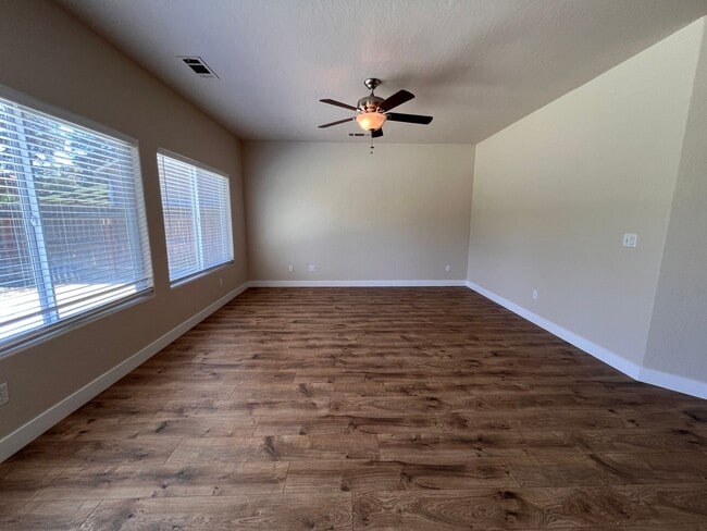 Building Photo - $2,350 Fowler & Shields, 3 Bedrooms - E Co...