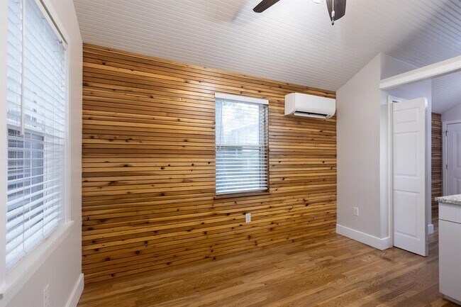Foto del edificio - 3502 E 12th St