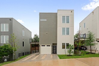 Building Photo - 2309 Montopolis Dr