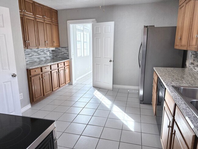 Foto del edificio - Large 4BD 2BA Home w/ Bonus Room close to Oklahoma City University!!