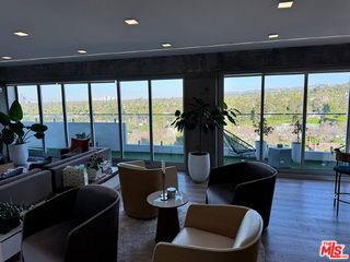 Foto del edificio - 838 N Doheny Dr